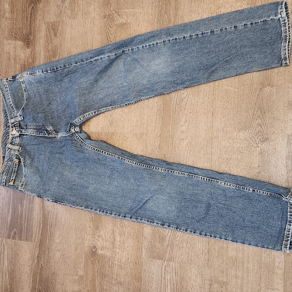 Mens LEVIS 505 medium wash jeans Size 31/32